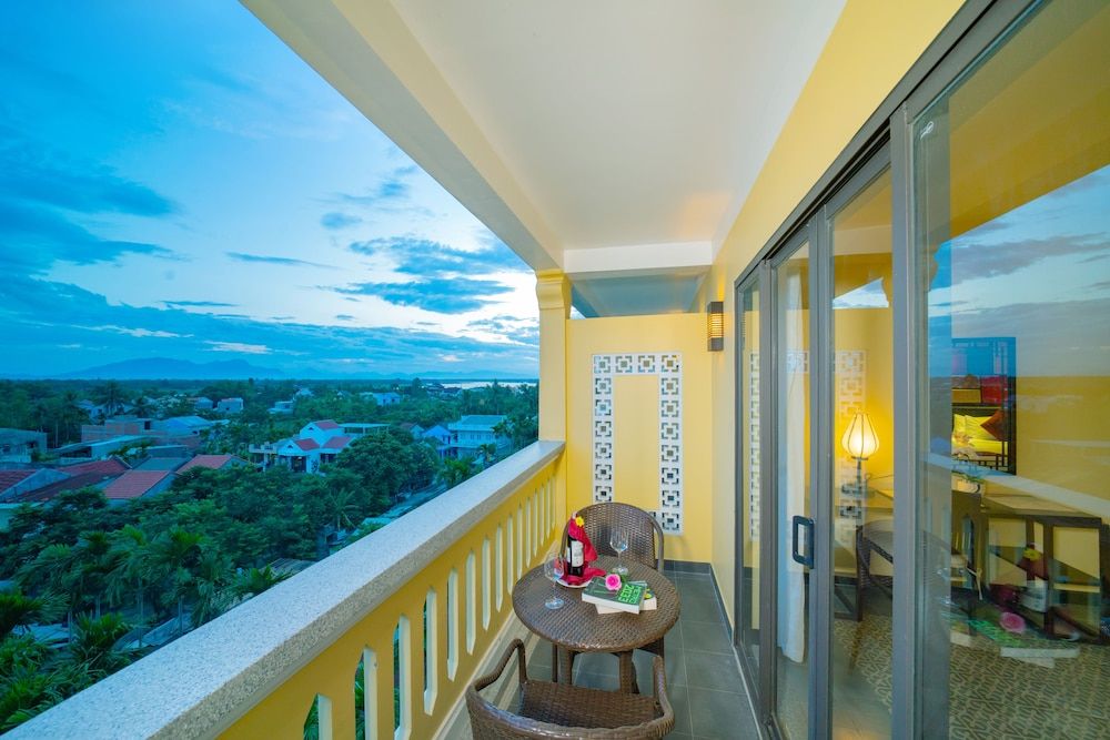Hoi An Central Boutique Hotel & Spa Grand Deluxe Room with Large Balcony 15