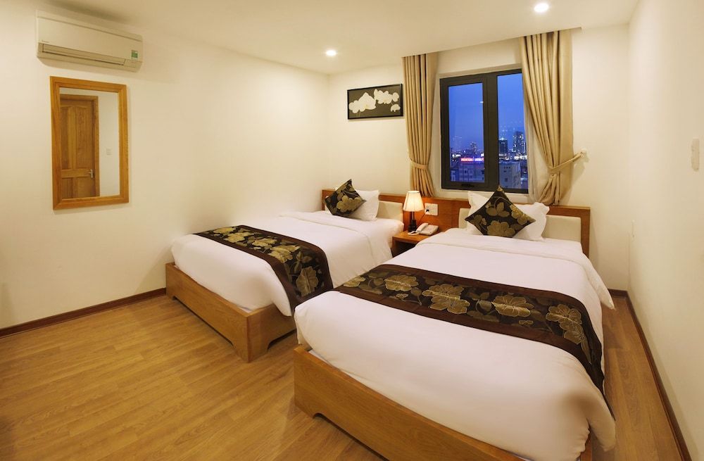 Merry Land Hotel Da Nang Superior Twin Room, City View 2