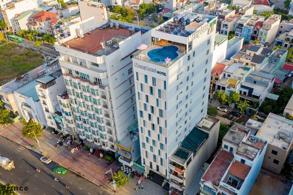 Merry Land Hotel Da Nang Superior Twin Room, City View 9