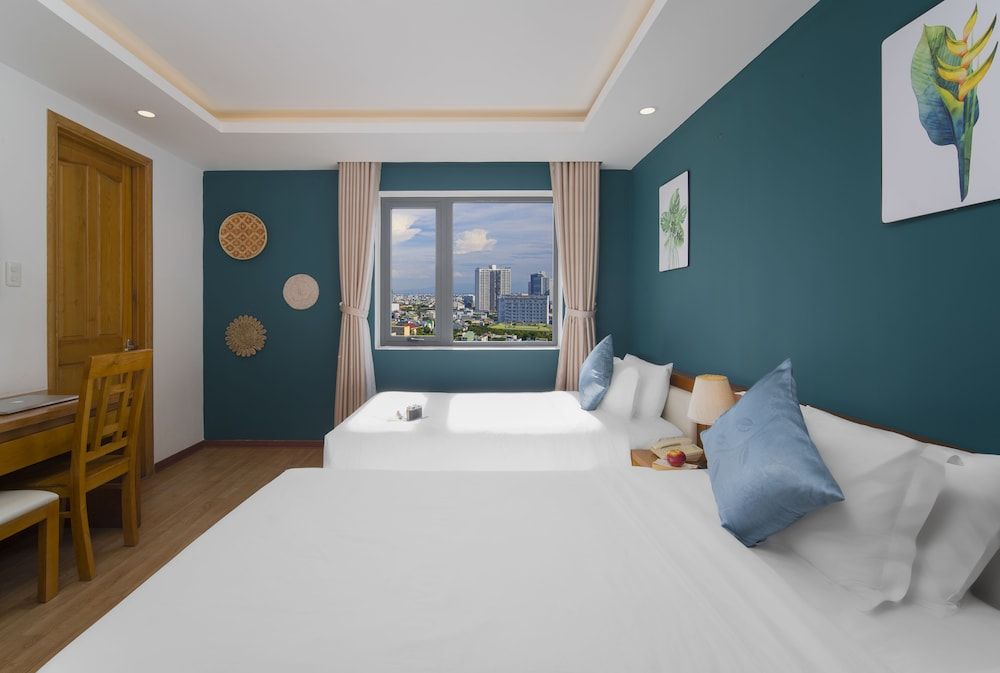 Merry Land Hotel Da Nang Superior Twin Room, City View 5