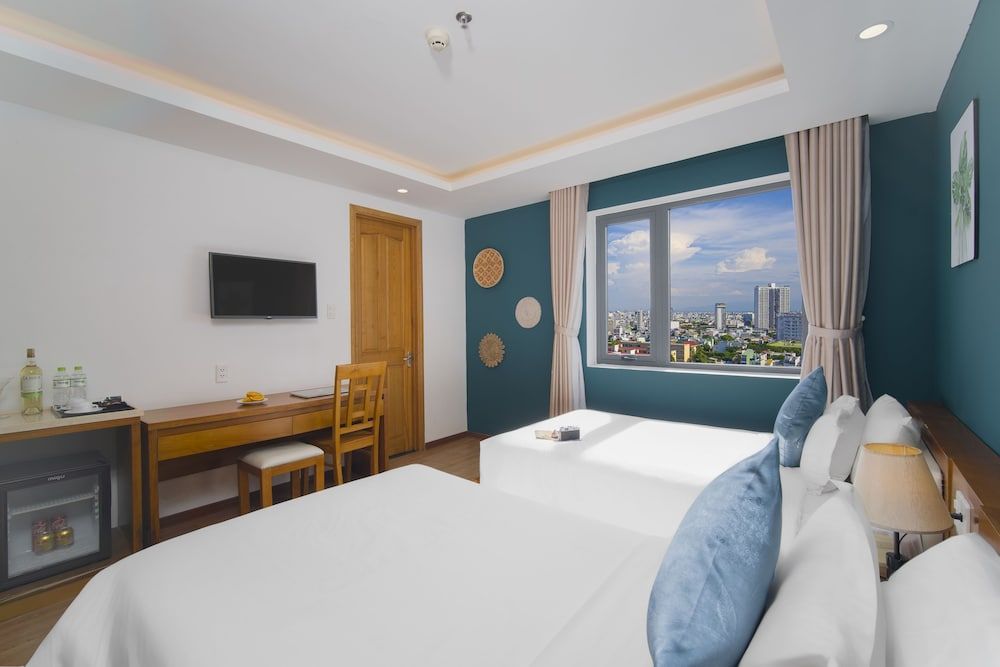 Merry Land Hotel Da Nang Superior Twin Room, City View 6
