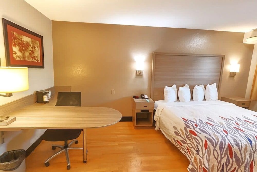 Red Roof Inn Washington DC - Columbia/ Fort Meade Superior Room, 1 King Bed (Smoke Free)