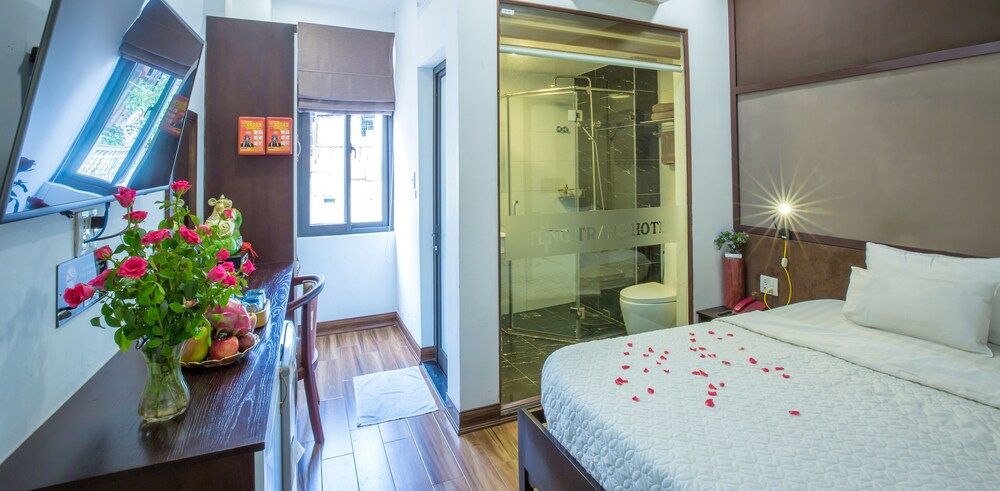 Tung Trang Hotel Deluxe Room 6