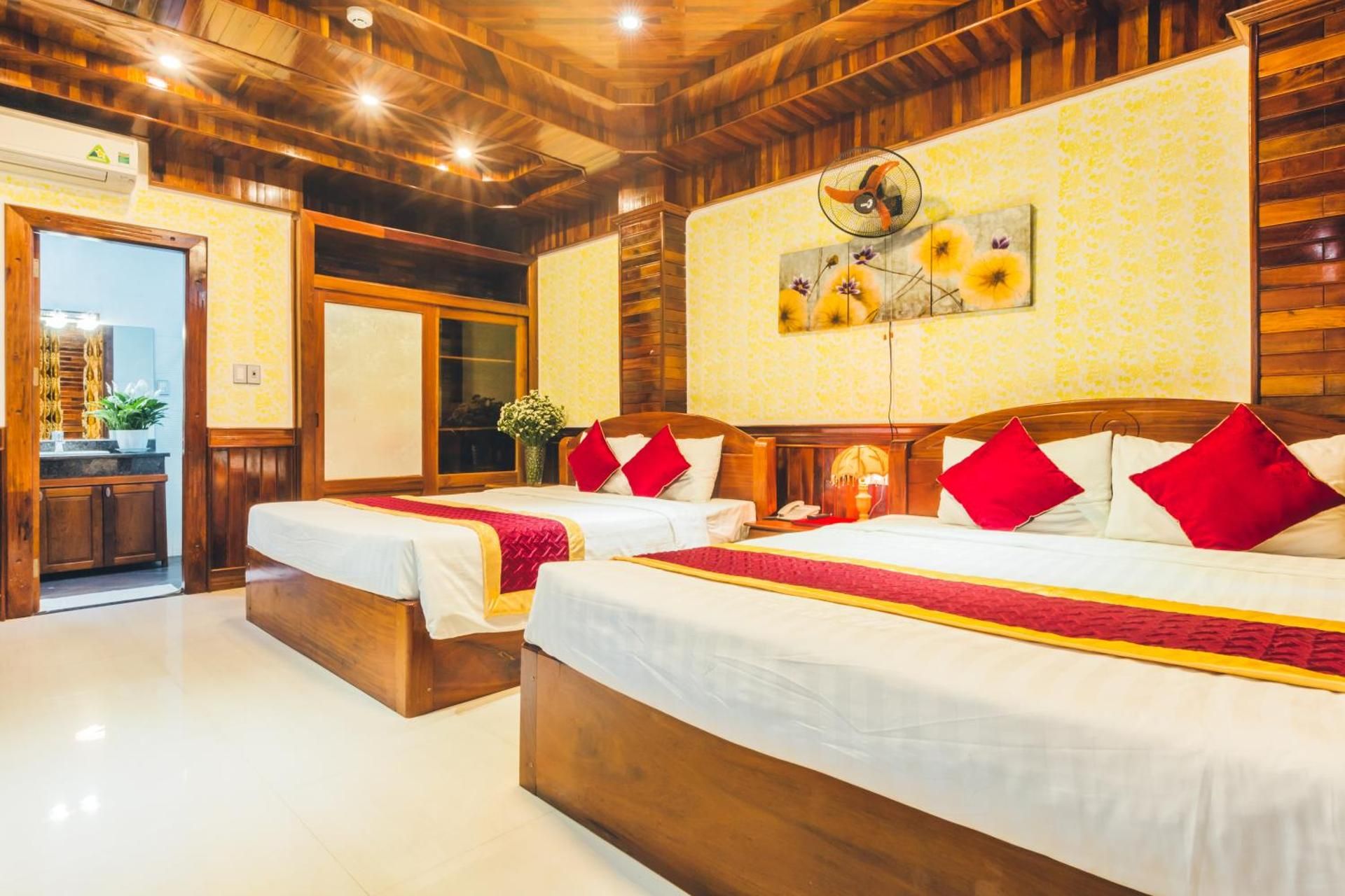 undefined San San Hotel 8