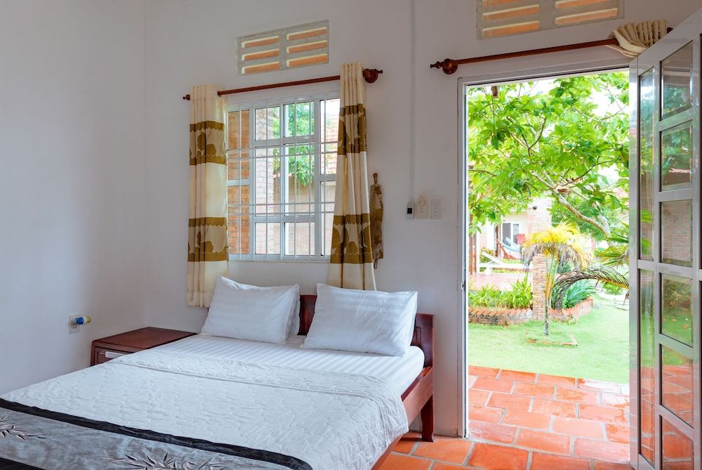 Vung Bau Resort Double Room, Garden View 2