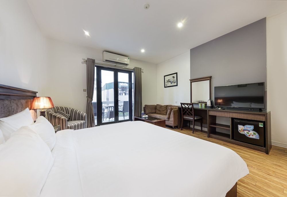 Collection O Le Grand Hanoi hotel – The Tryst Deluxe Double Room 7