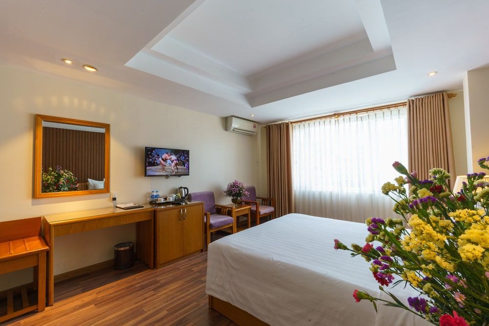 undefined Roseland Corp Hotel 8