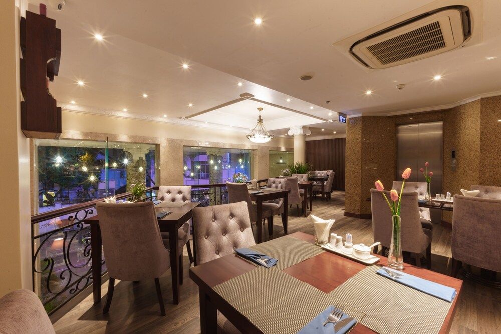 undefined Roseland Corp Hotel 5