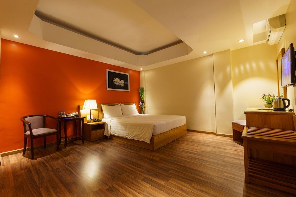 undefined Roseland Corp Hotel 4