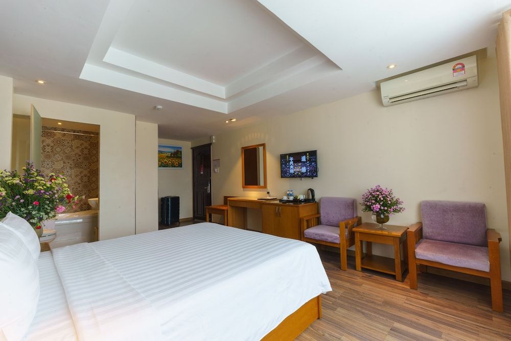 undefined Roseland Corp Hotel 9