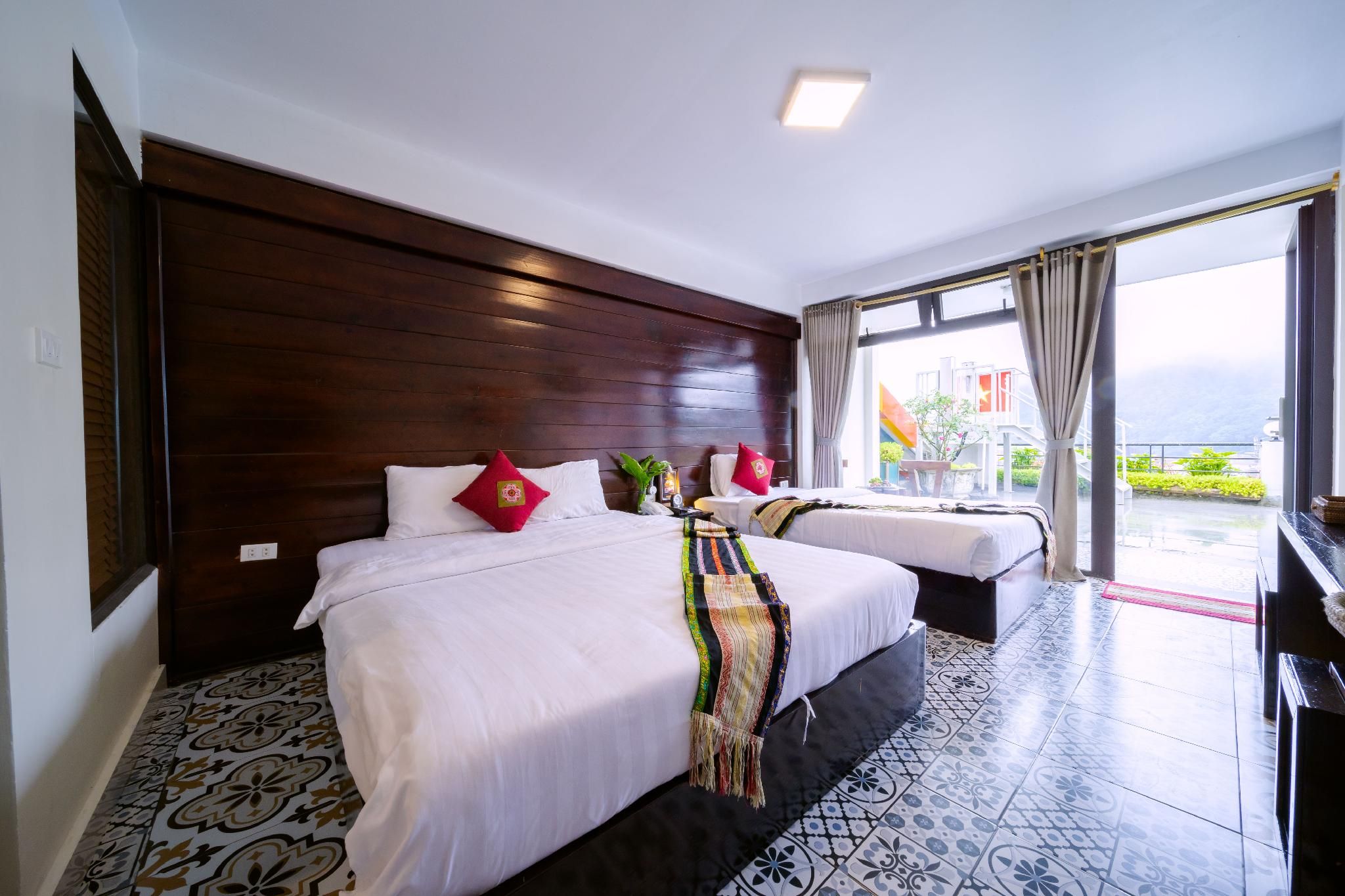 Deluxe Panoramic City View Twin Room