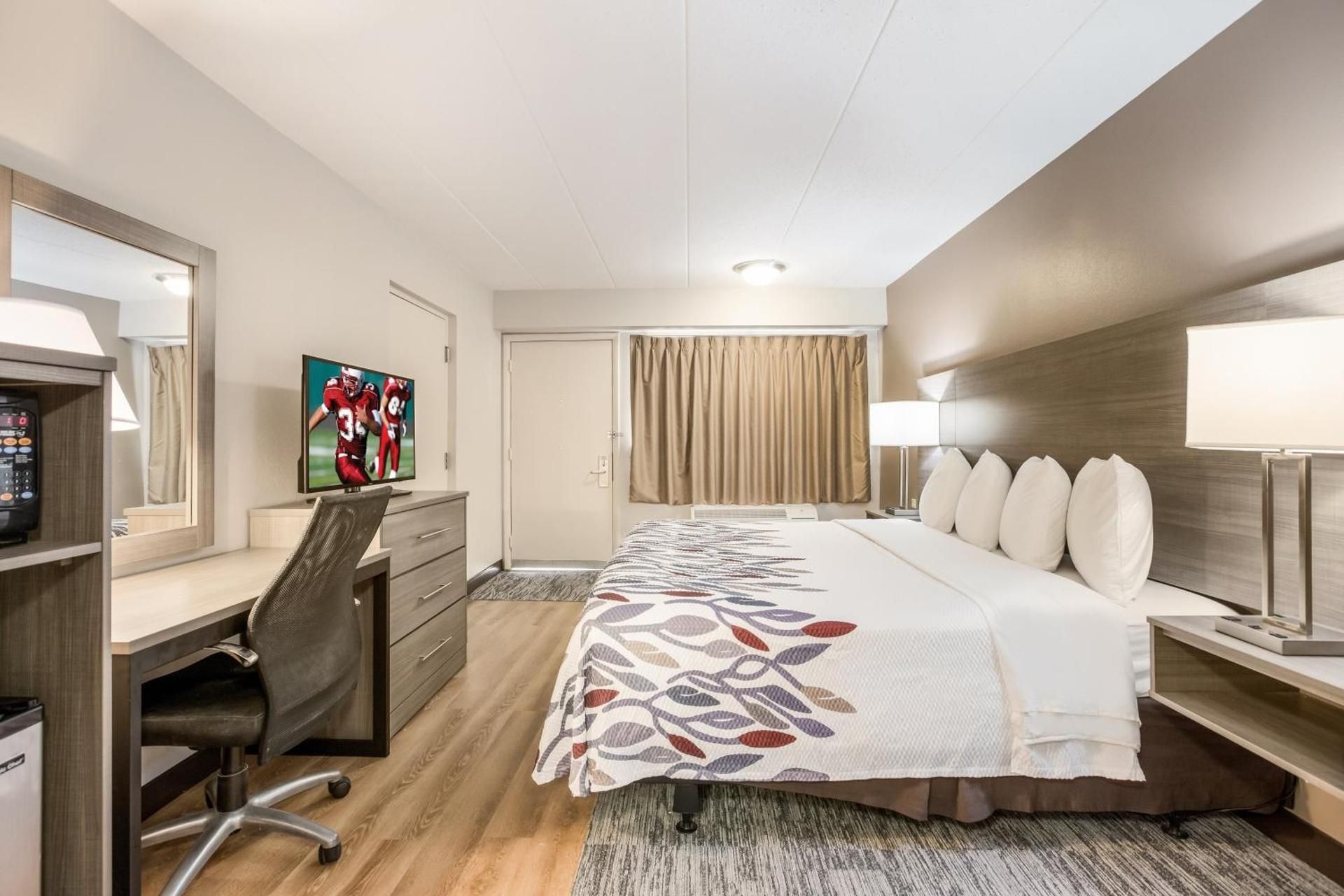 ADA Accessible Deluxe King with Roll-in Shower Smoke Free