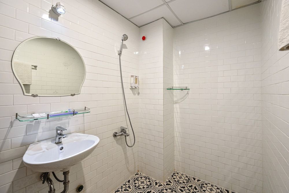 Hanh Chuong Hotel Family Room 7