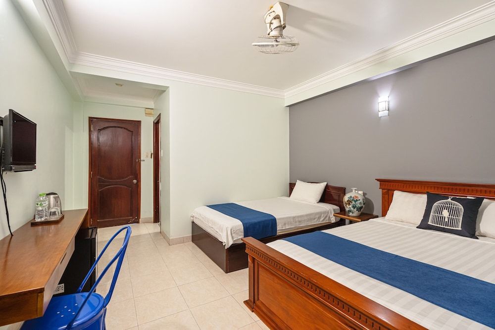 Hanh Chuong Hotel Family Room 5