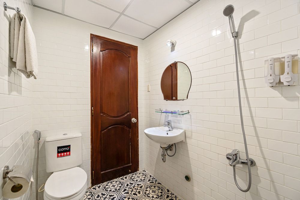 Hanh Chuong Hotel Family Room 6