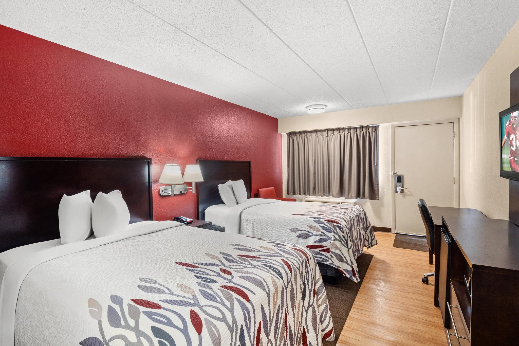 Red Roof Inn Lansing East - MSU Deluxe 2 Full Beds Smoke Free 2