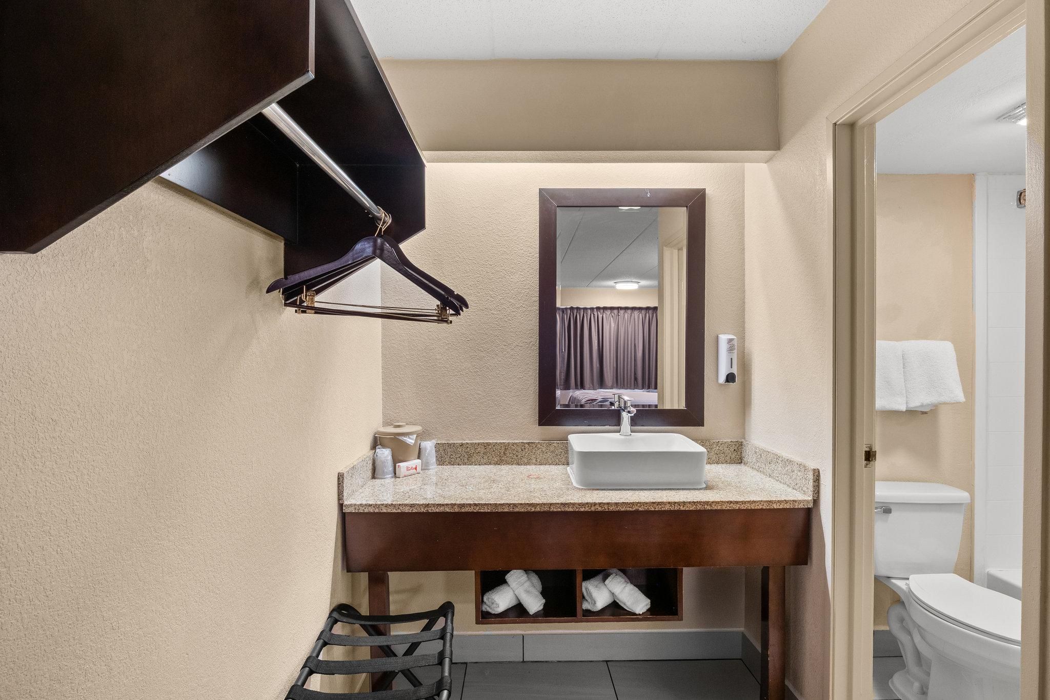 Red Roof Inn Lansing East - MSU Superior King Smoke Free 3