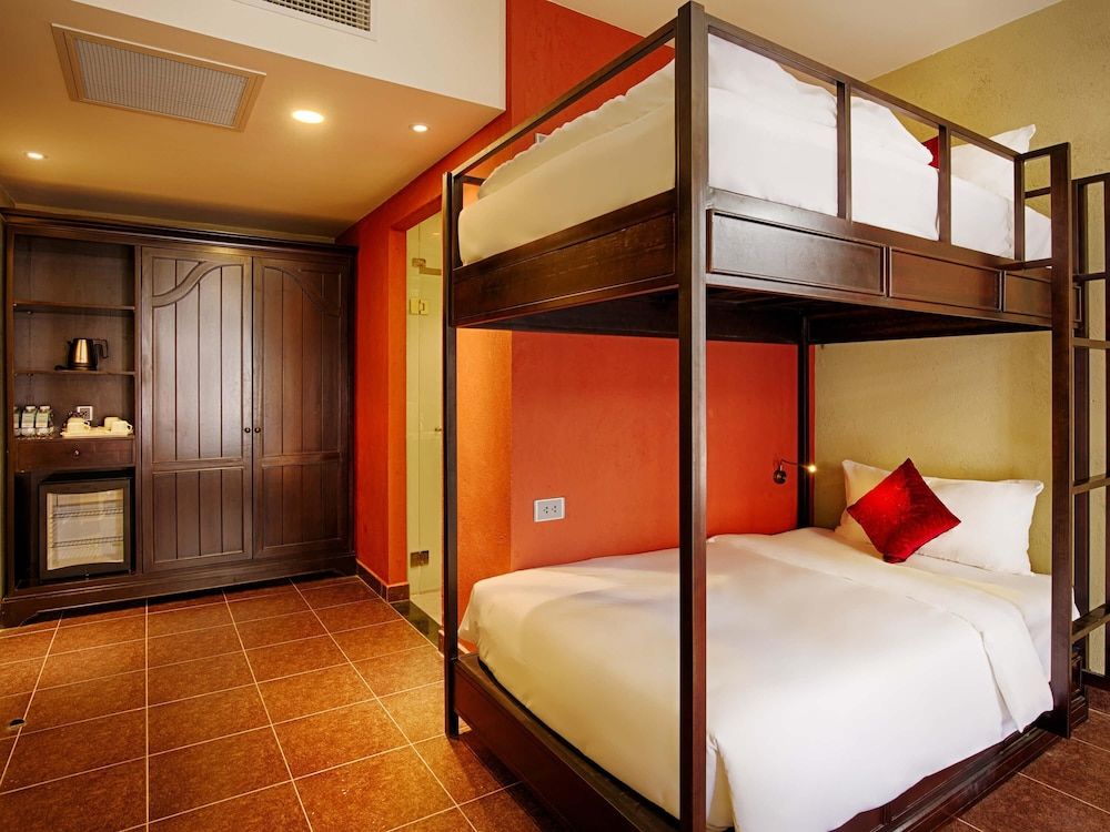 Family Room, Multiple Beds (1 King & 1 Twin Bunk Bed)
