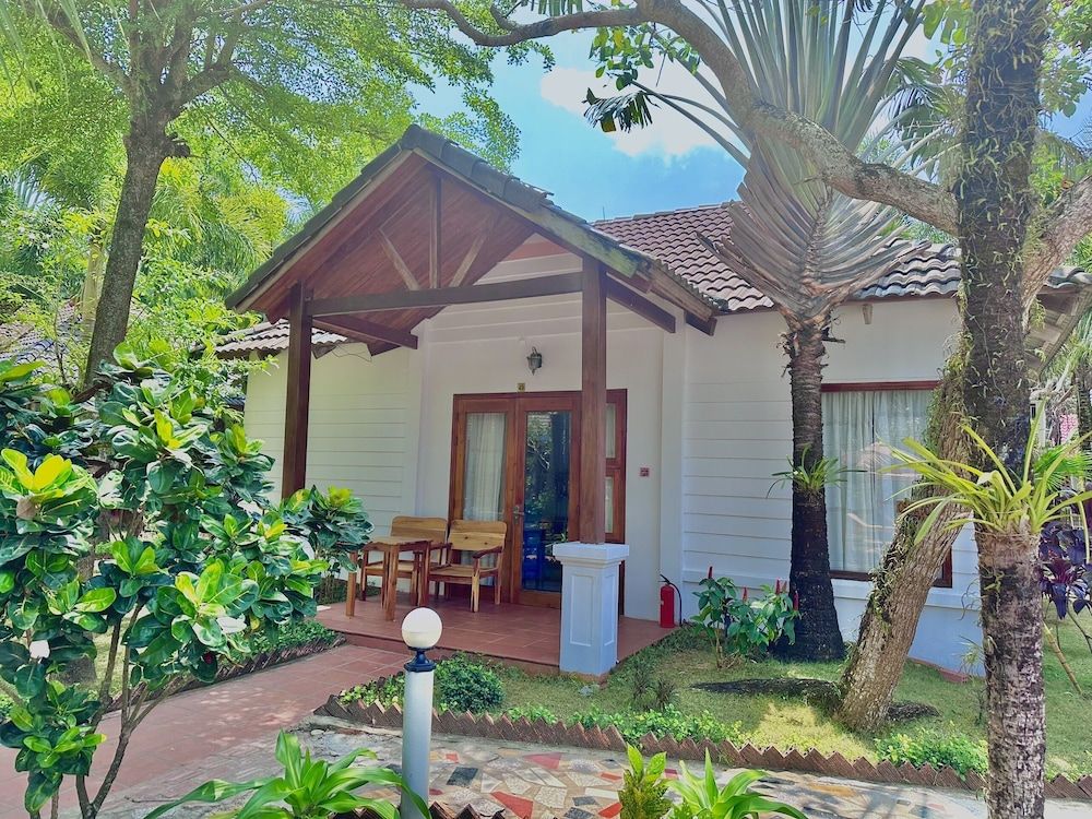 undefined Orange Resort 9