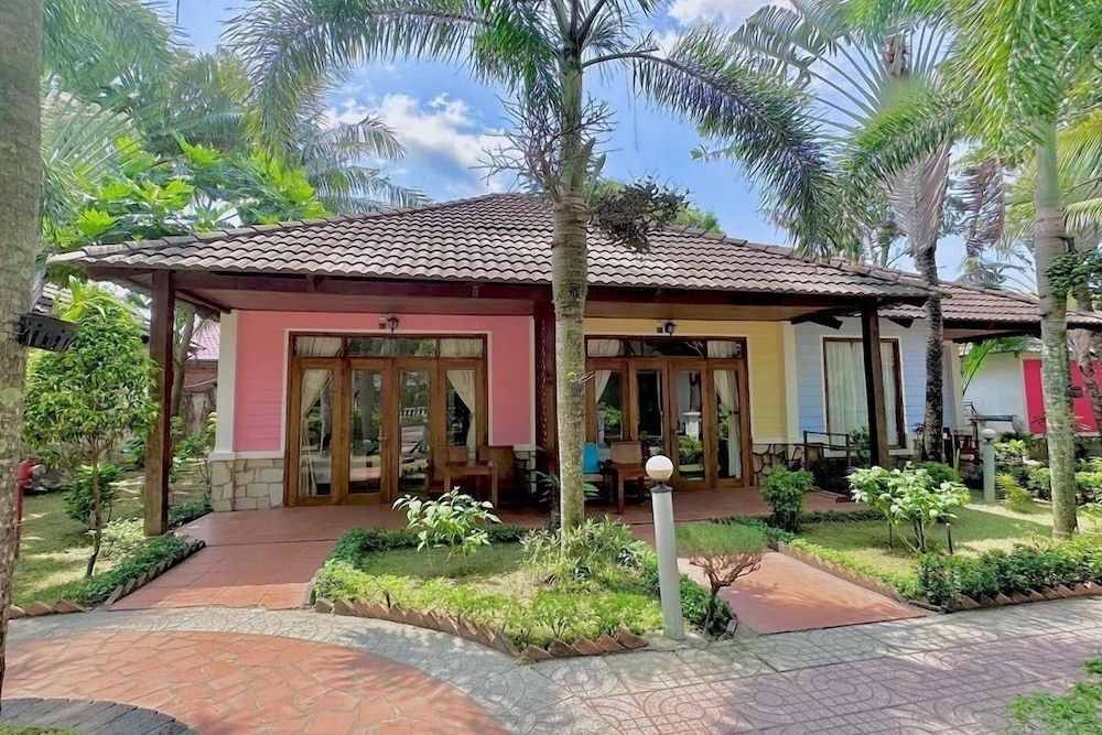 undefined Orange Resort 9