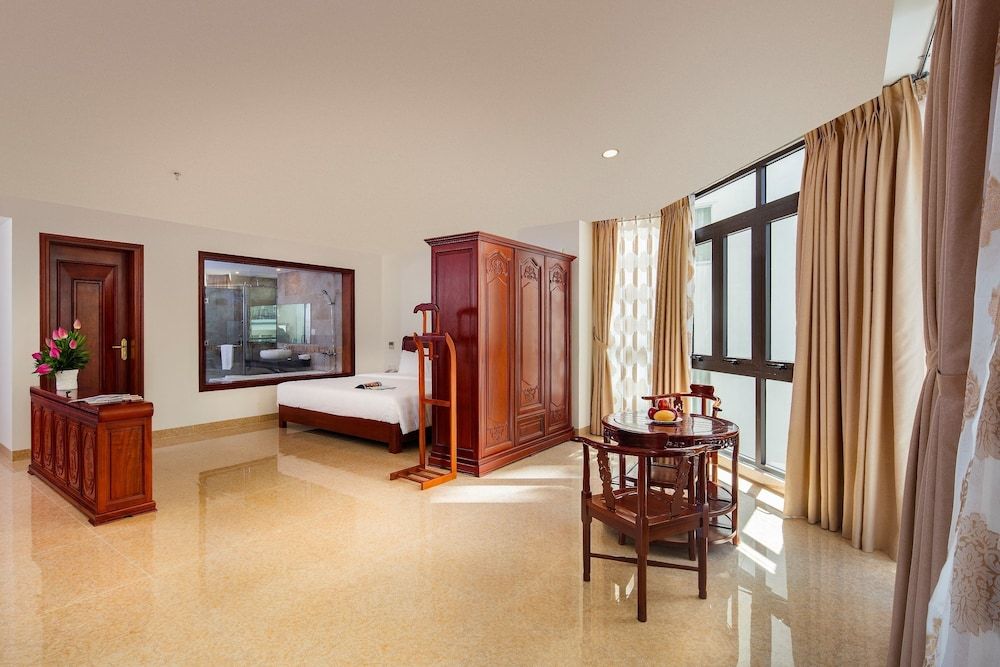 Suite, Balcony