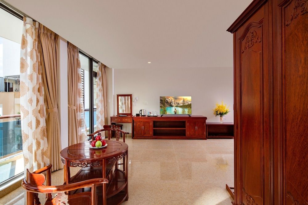 Suite, Balcony