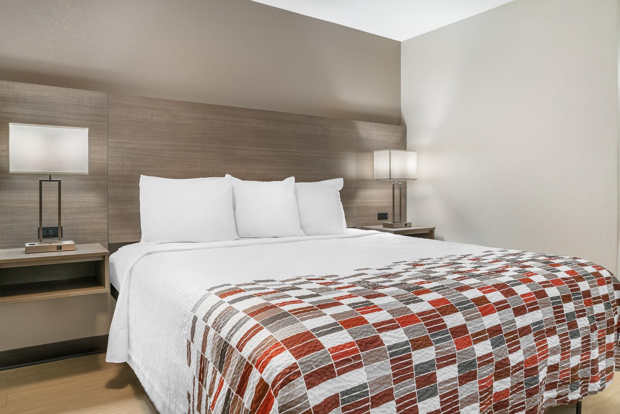 Red Roof Inn Detroit Metro Airport - Taylor Standard King Non-Smoking 2