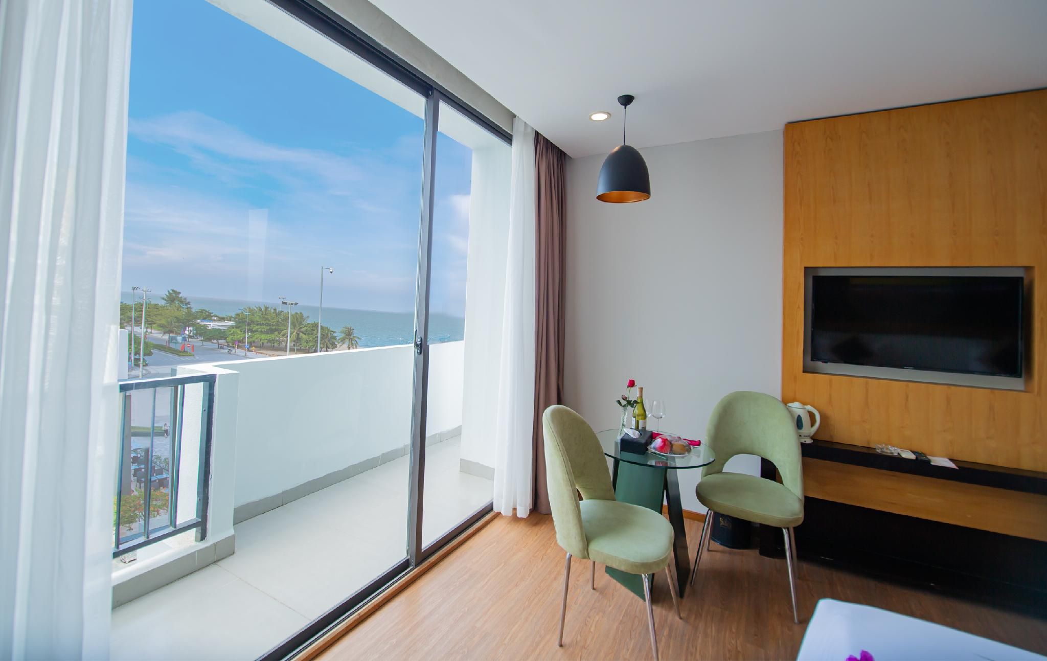 Studio with 2 Single Beds