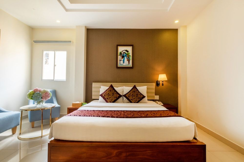 Airport Saigon Hotel Deluxe Double Room 4