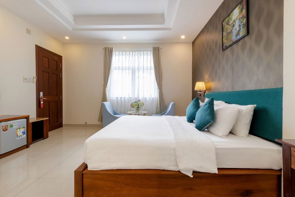 Airport Saigon Hotel Deluxe Double Room 3