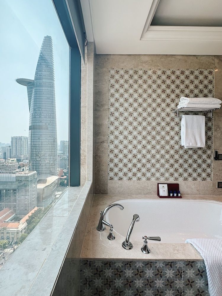 Deep Soaking Bathtub