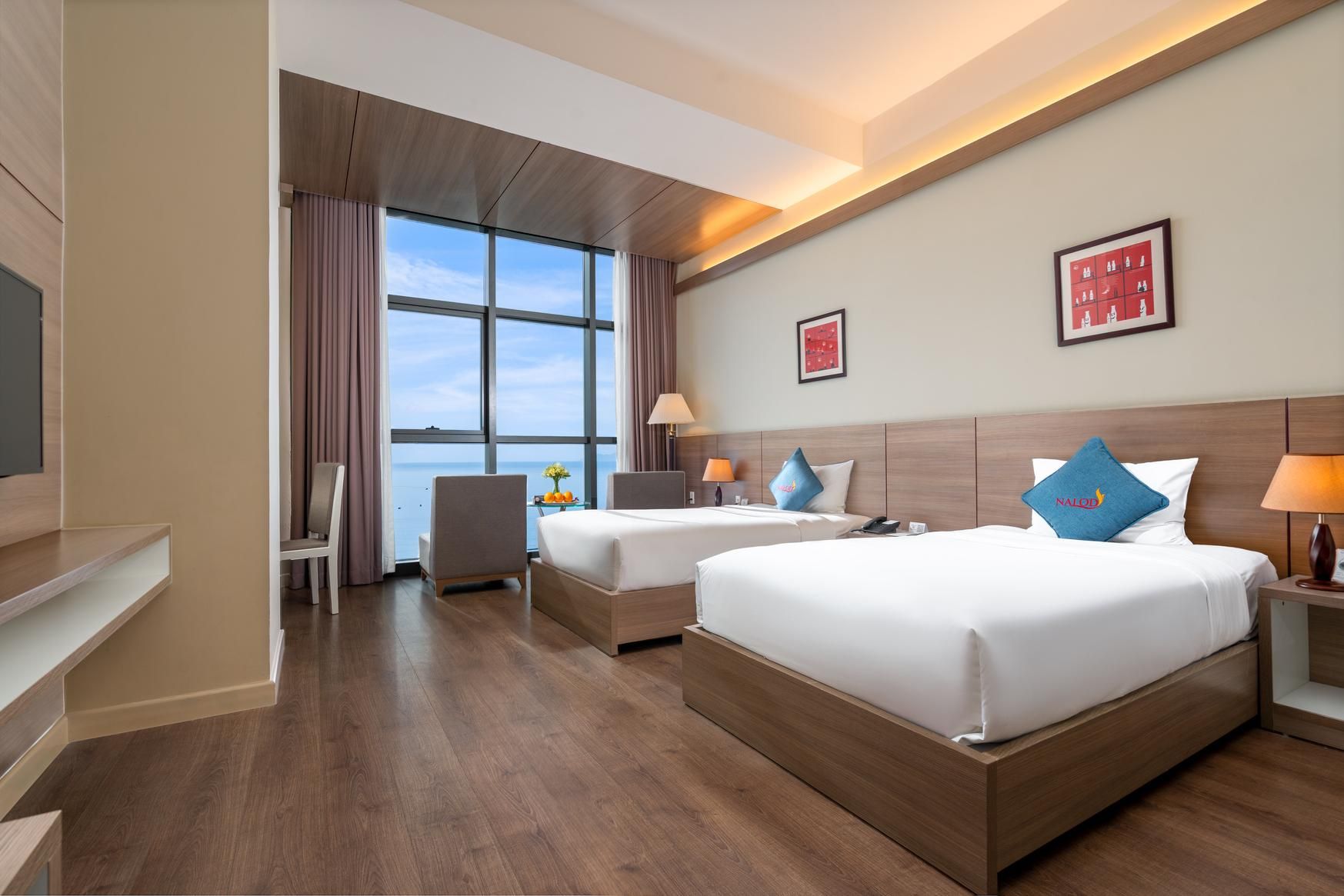 Deluxe Ocean View Twin Bed Room