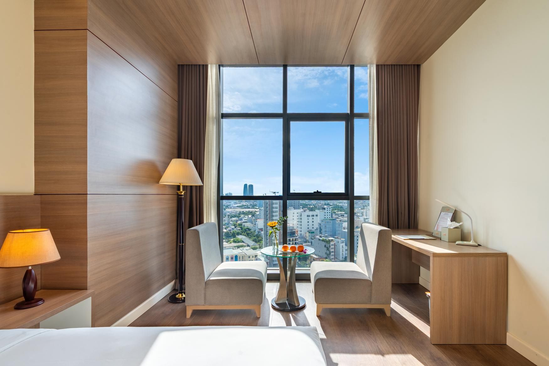 Deluxe City View Twin Bed Room