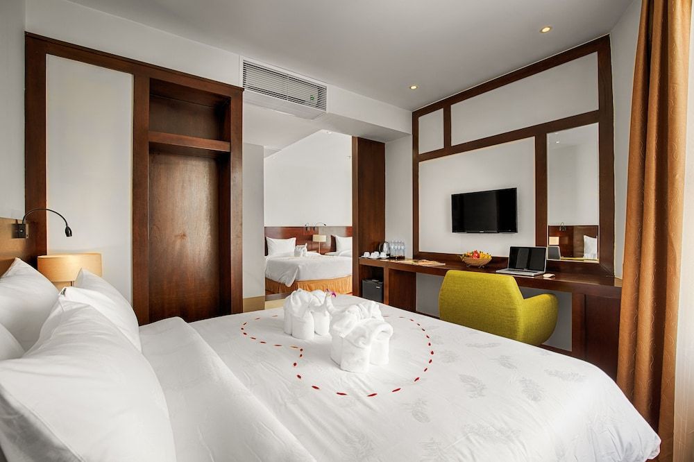 undefined Sofia Suite Hotel Danang 4