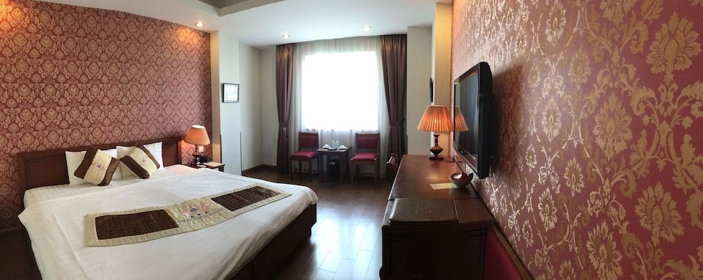 First Eden Hotel Deluxe Double or Twin City Window 6