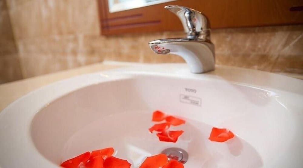 First Eden Hotel Deluxe Double or Twin City Window 13