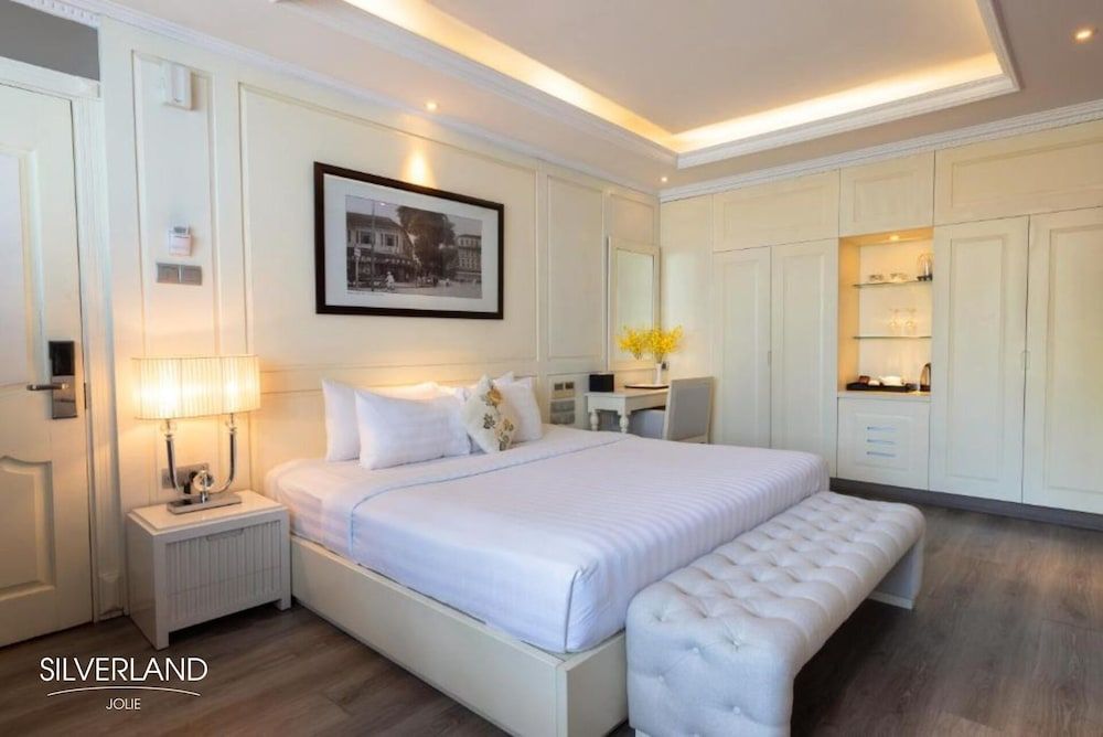 Suite King Bed