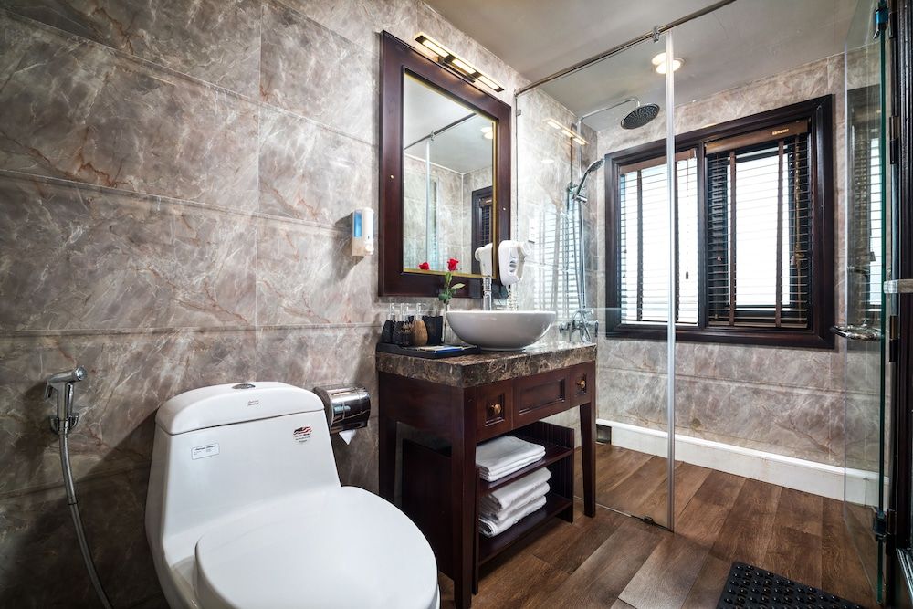 Alisa Premier Cruise Junior Suite Ocean View (Double/Twin) 8