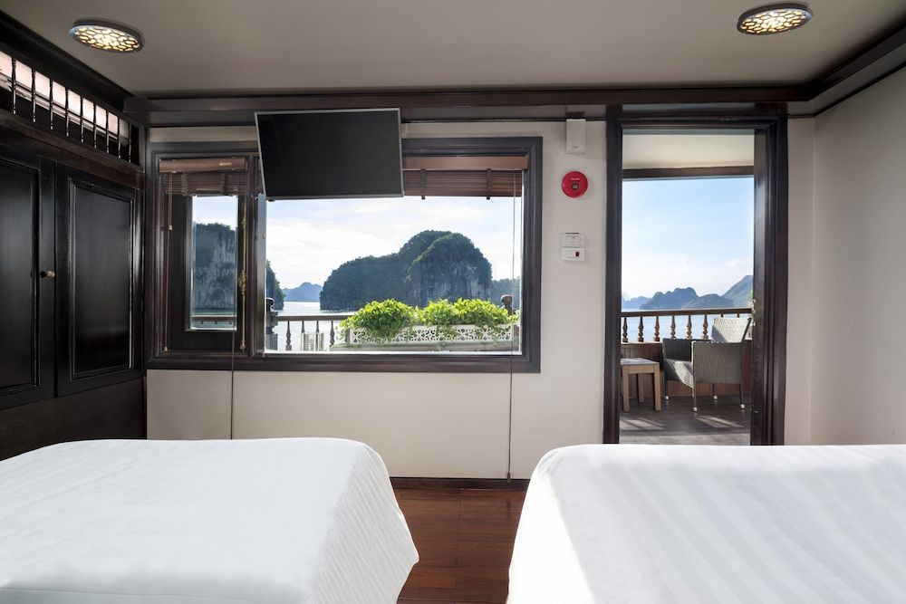 Alisa Premier Cruise Junior Suite Ocean View (Double/Twin) 2