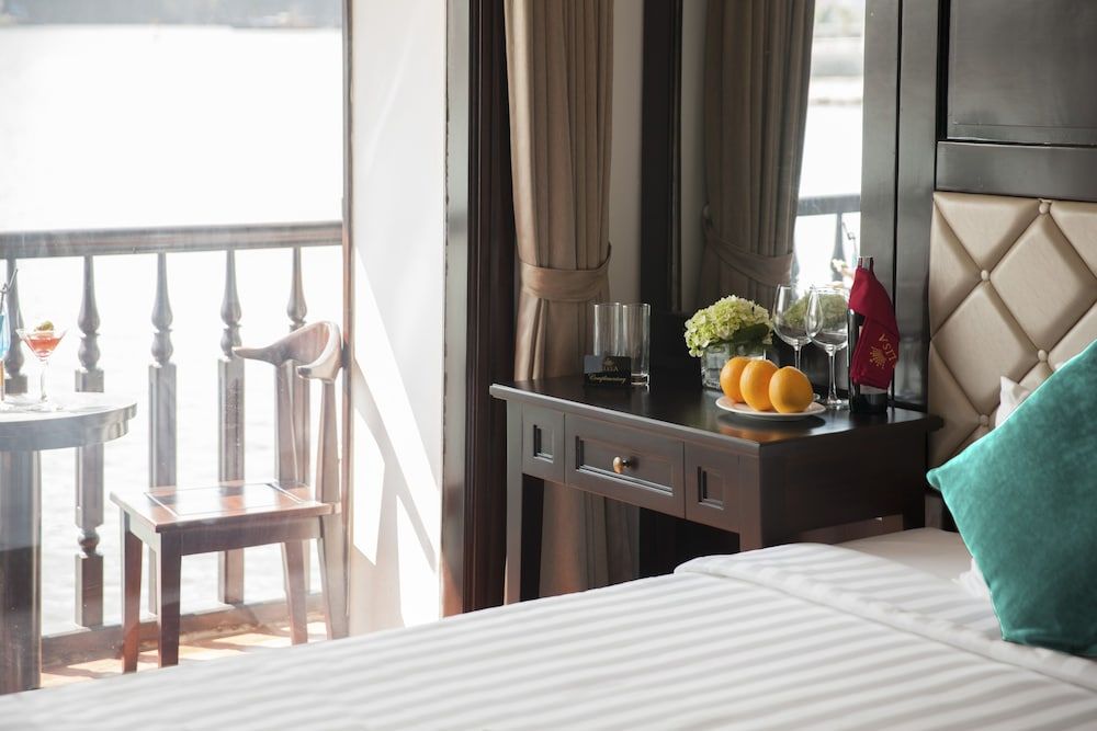 Alisa Premier Cruise Junior Suite Ocean View (Double/Twin) 12