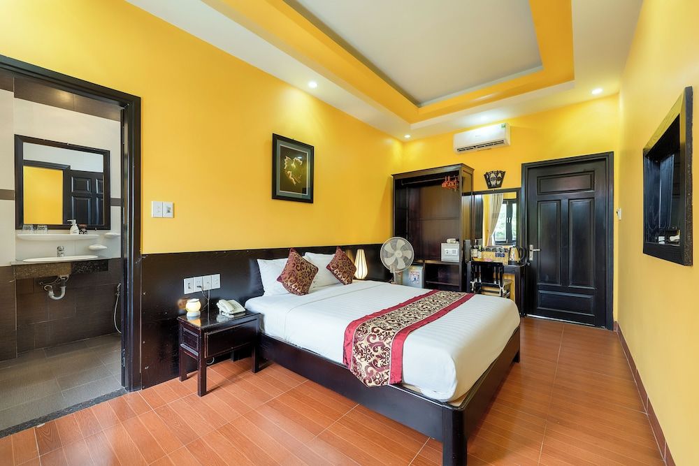 Golden Bell Homestay Deluxe Double Room