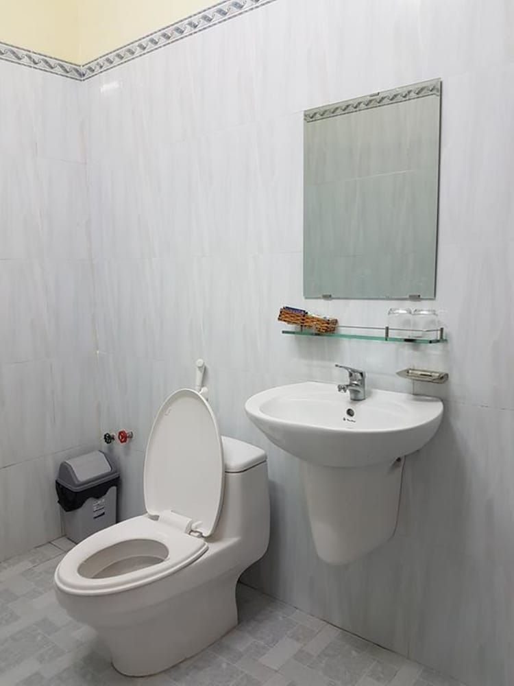 Hoang Phung Guesthouse Family Room 6