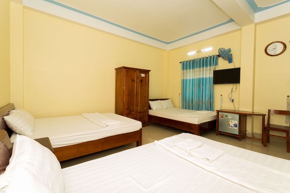 Hoang Phung Guesthouse Family Room 4