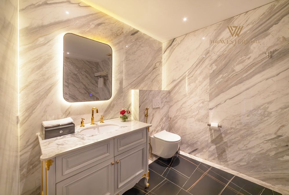 The Western Hill Hotel Deluxe Room, City View 4