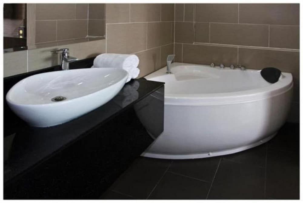 New Sun Hotel Superior Triple Room 4