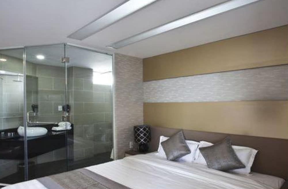 Superior Double Room, City View