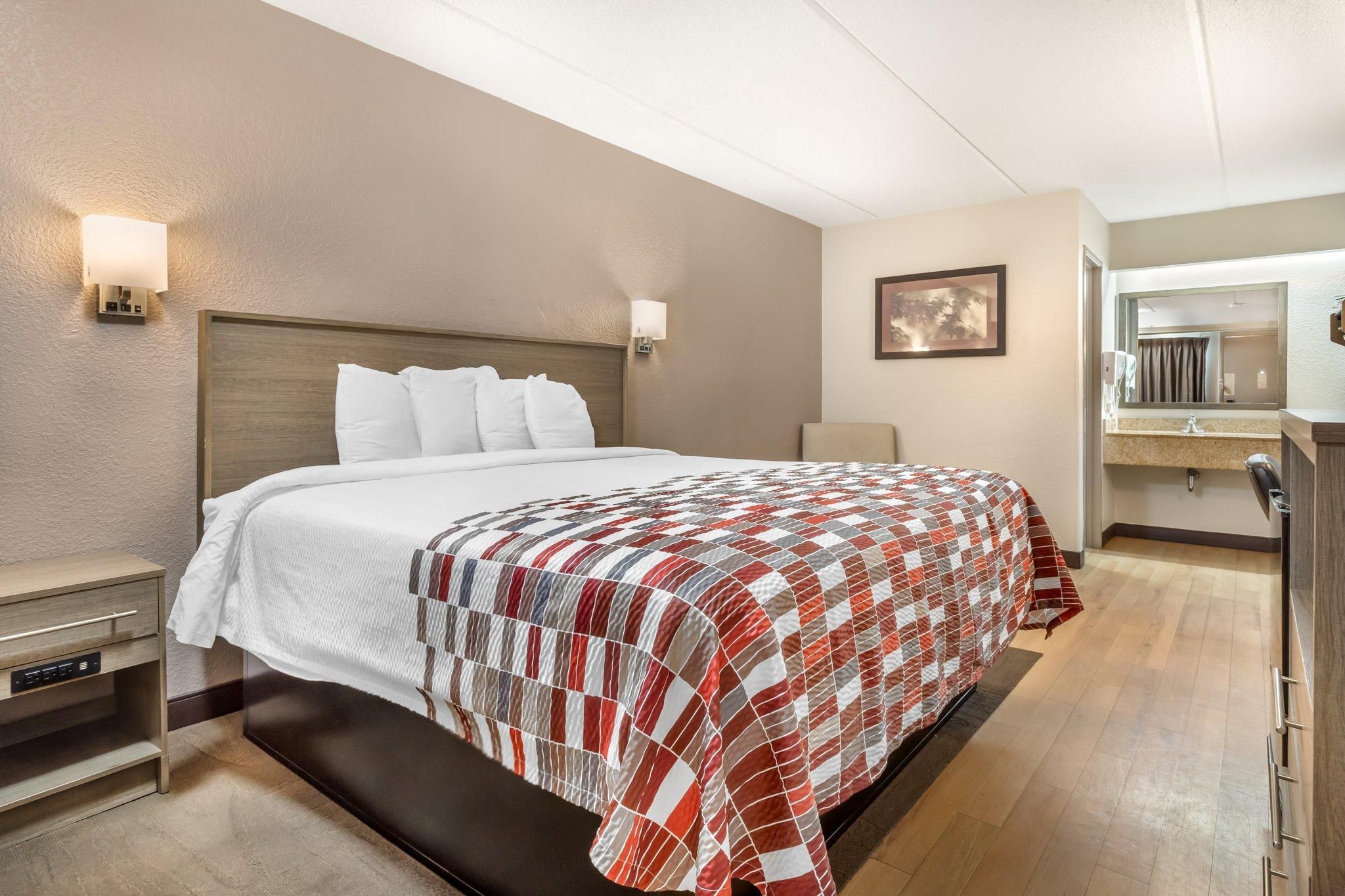 ADA Accessible Deluxe King with Roll-in Shower Smoke Free