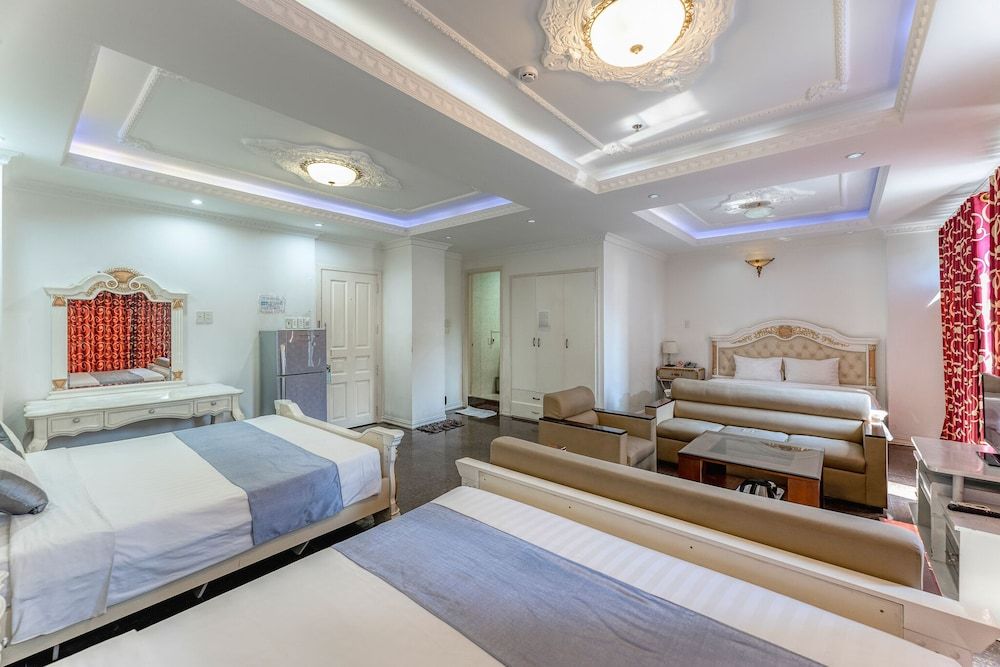 undefined Happyland Hotel 9