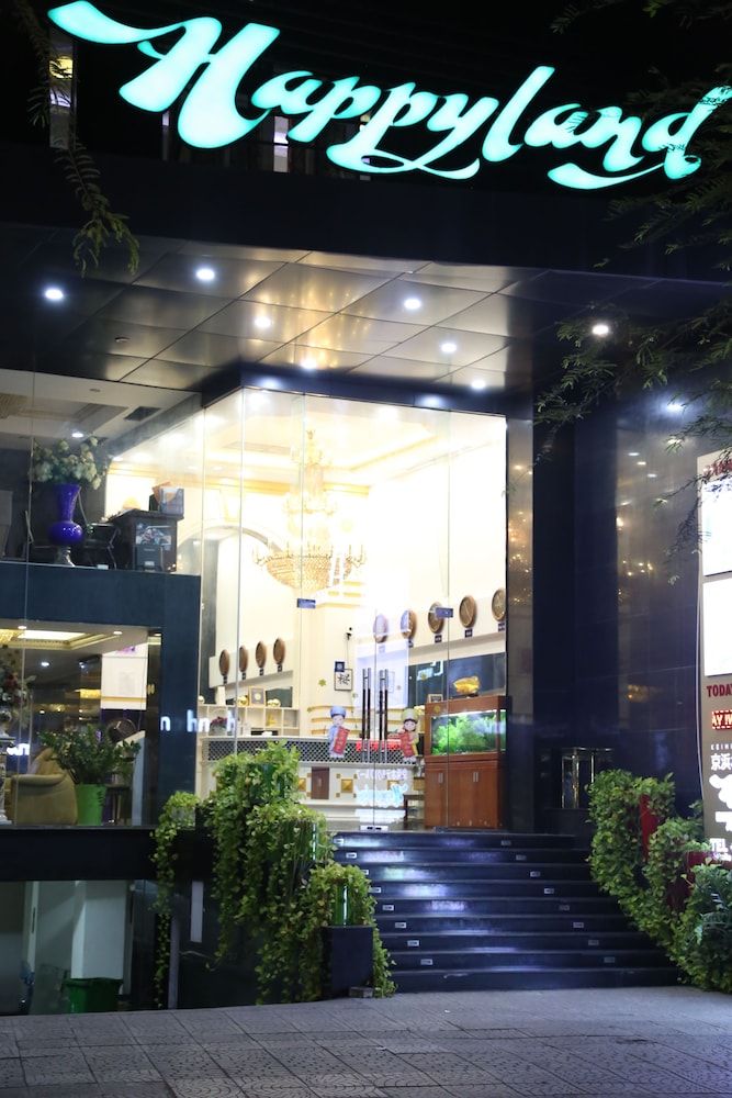 undefined Happyland Hotel 8