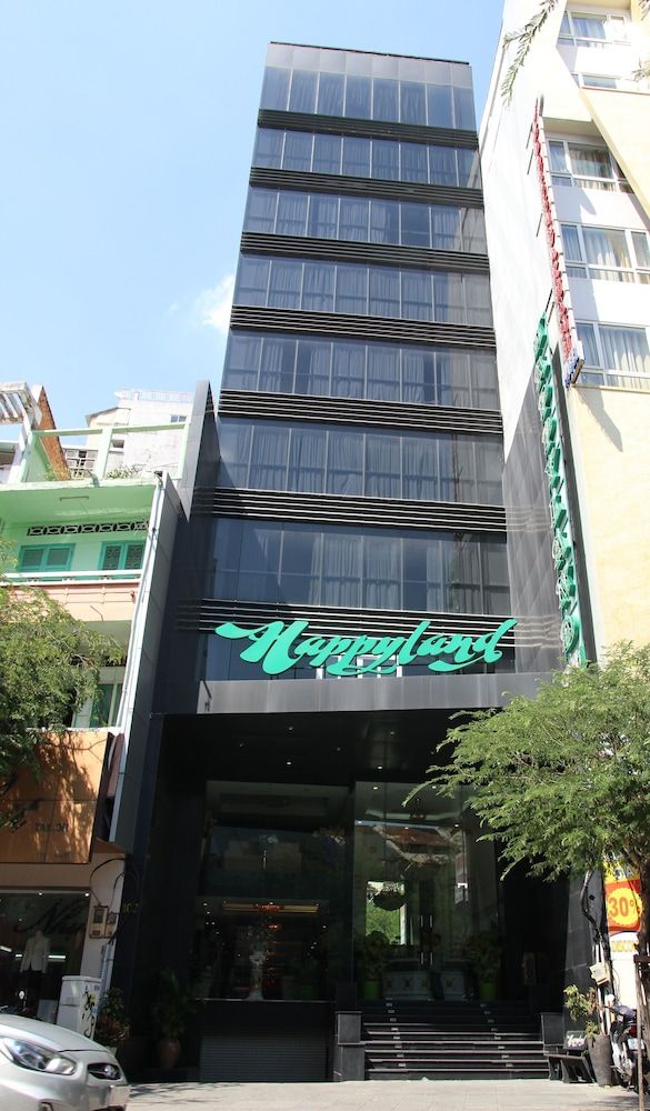 undefined Happyland Hotel 7